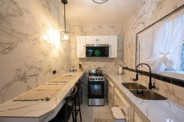 Guest house One Love Luxuray Guesthouse Montego Bay Jamaica