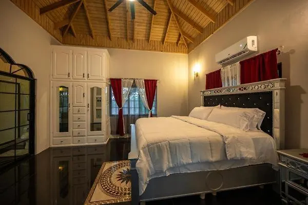 Guest house One Love Luxuray Guesthouse Montego Bay Jamaica